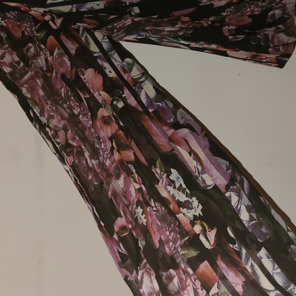 Bebe Tie Front Slit Sleeve Floral Print Blouse - Picture 7 of 8